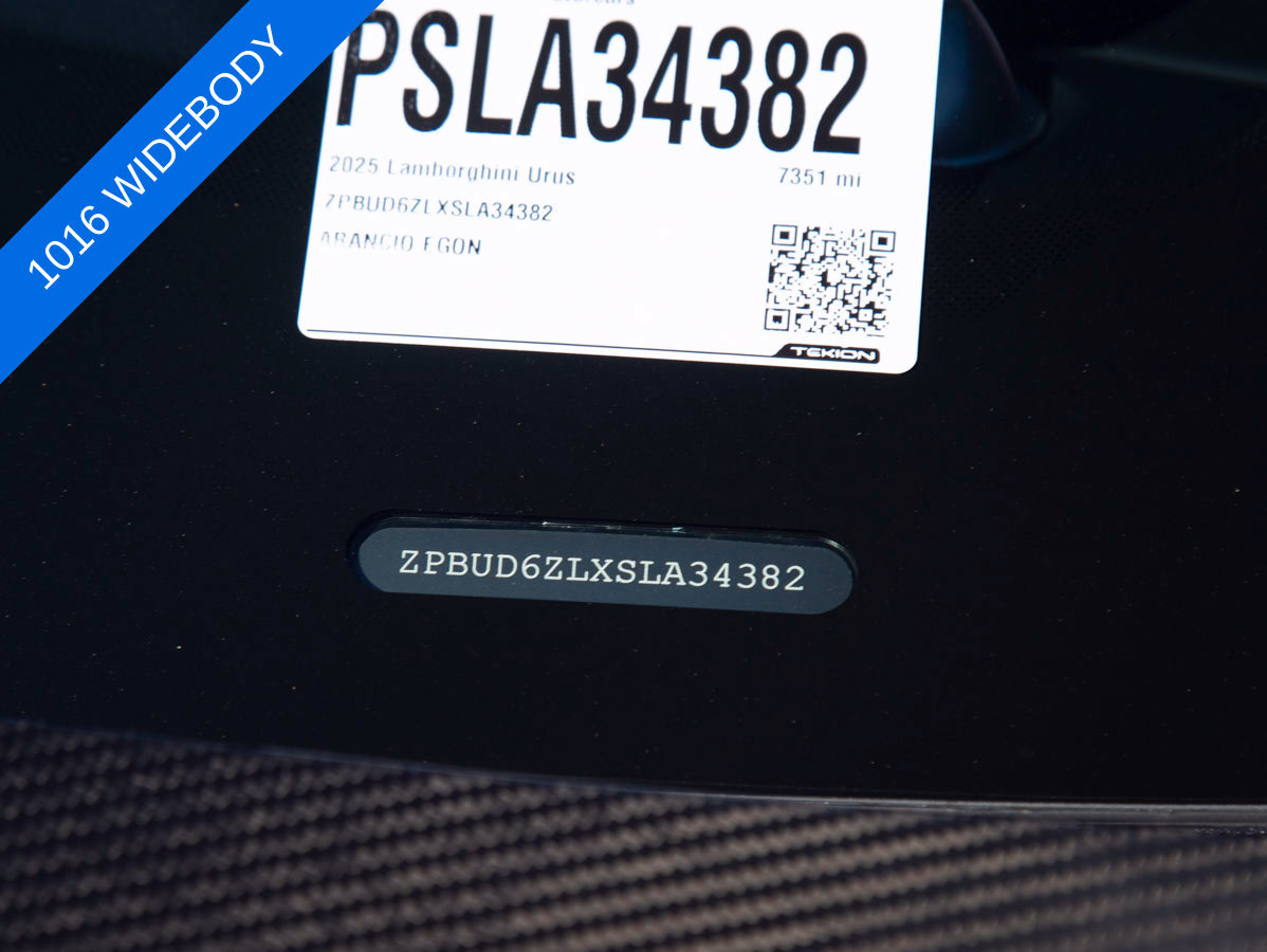 Used 2025 Lamborghini Urus SE AWD/4WD image 36