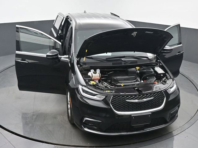 Used 2025 Chrysler Pacifica Select FWD image 62
