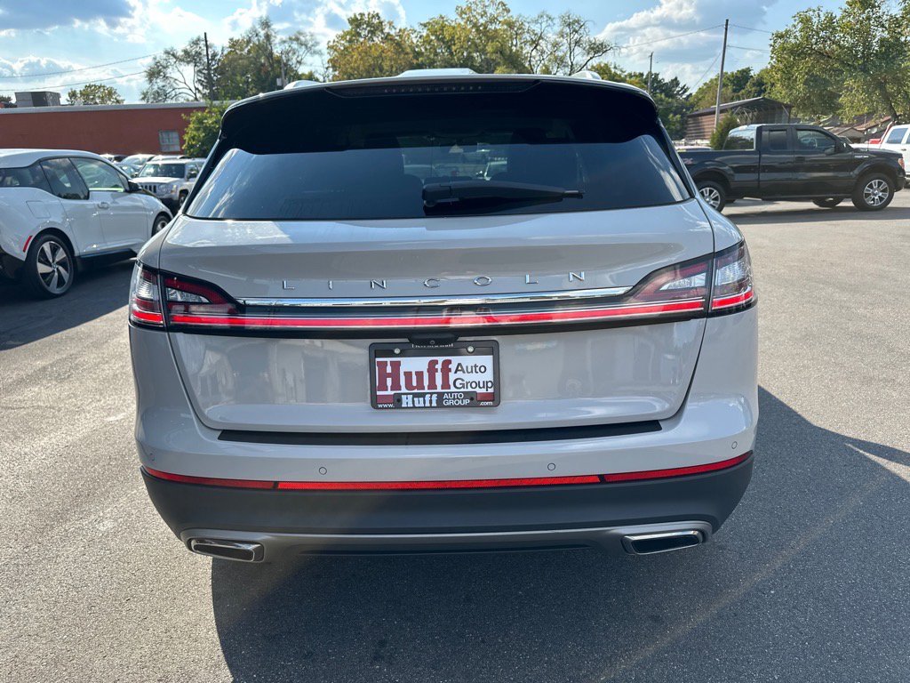 Used 2022 Lincoln Nautilus FWD w/ Premium Package image 4