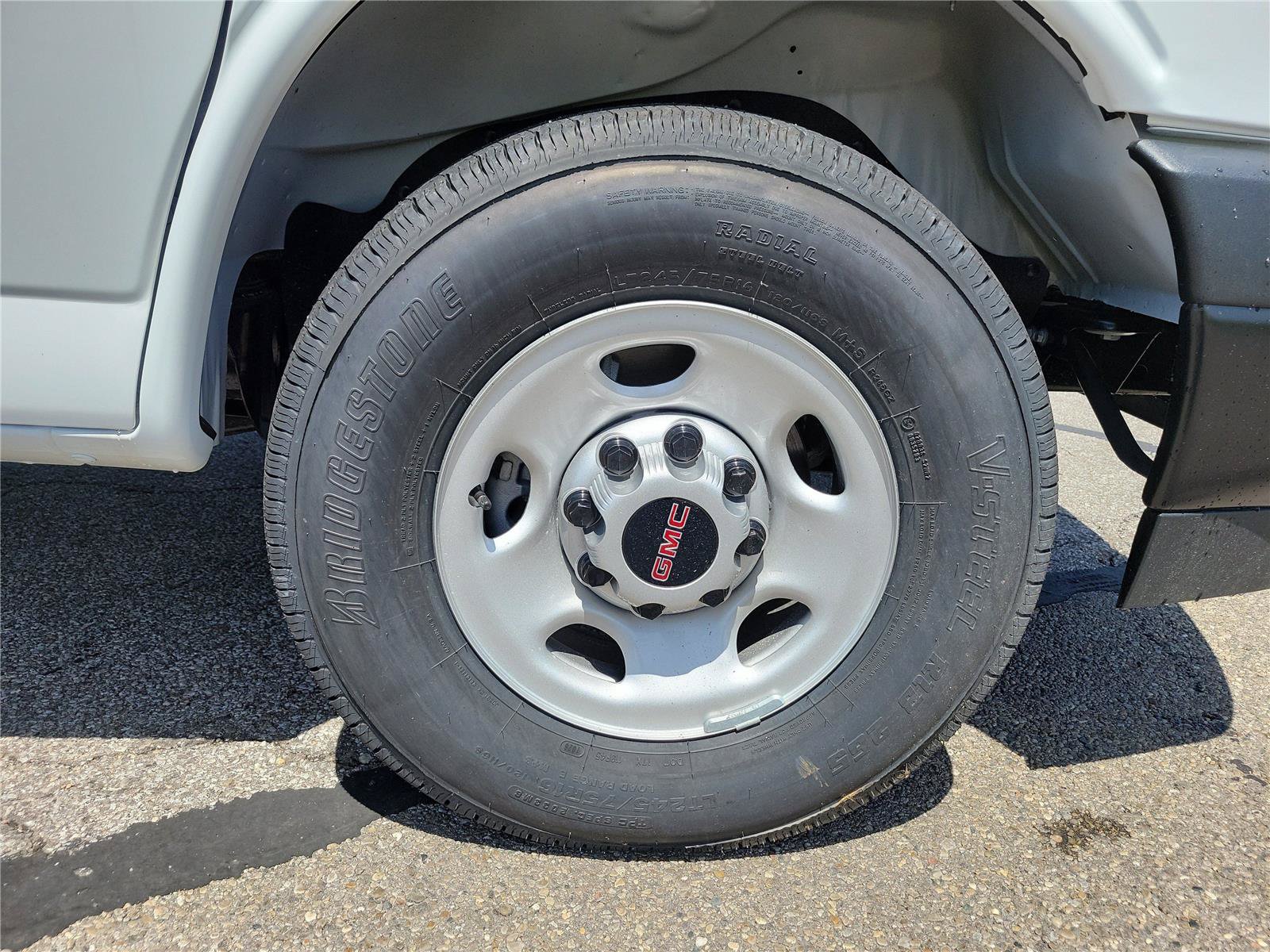 New 2026 GMC Savana 3500 RWD image 5