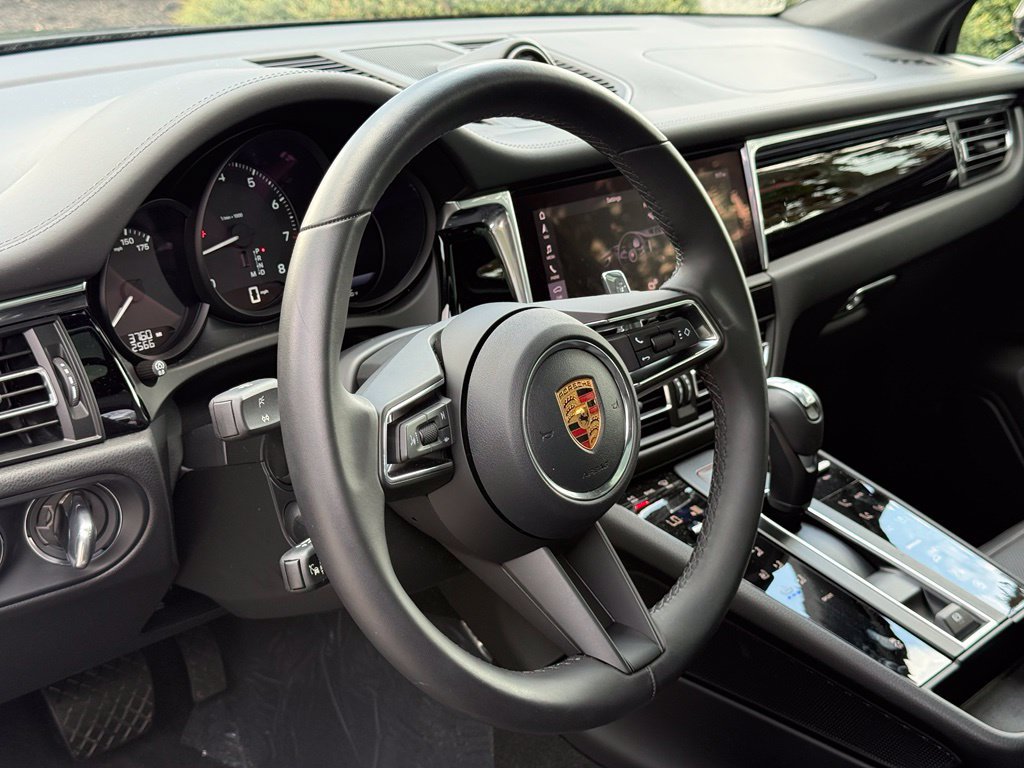 Used 2026 Porsche Macan AWD/4WD image 8