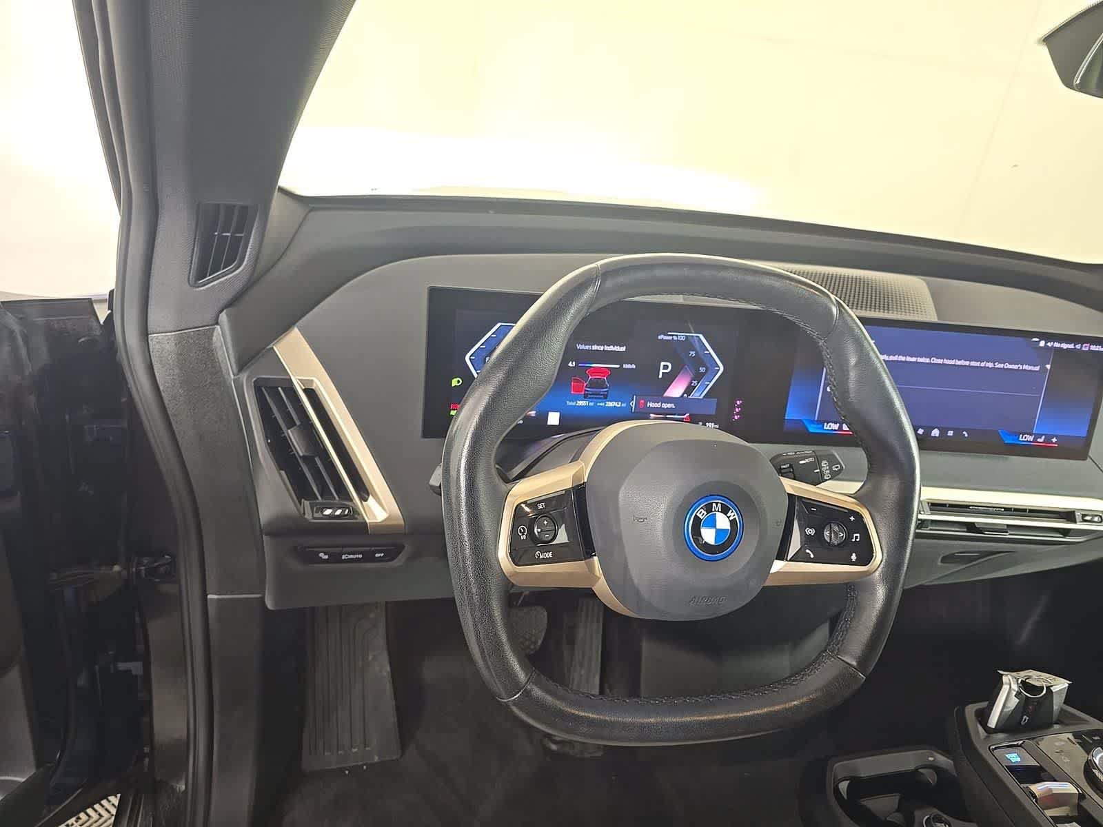 Used 2024 BMW iX xDrive50 w/ Sport Package AWD/4WD image 9