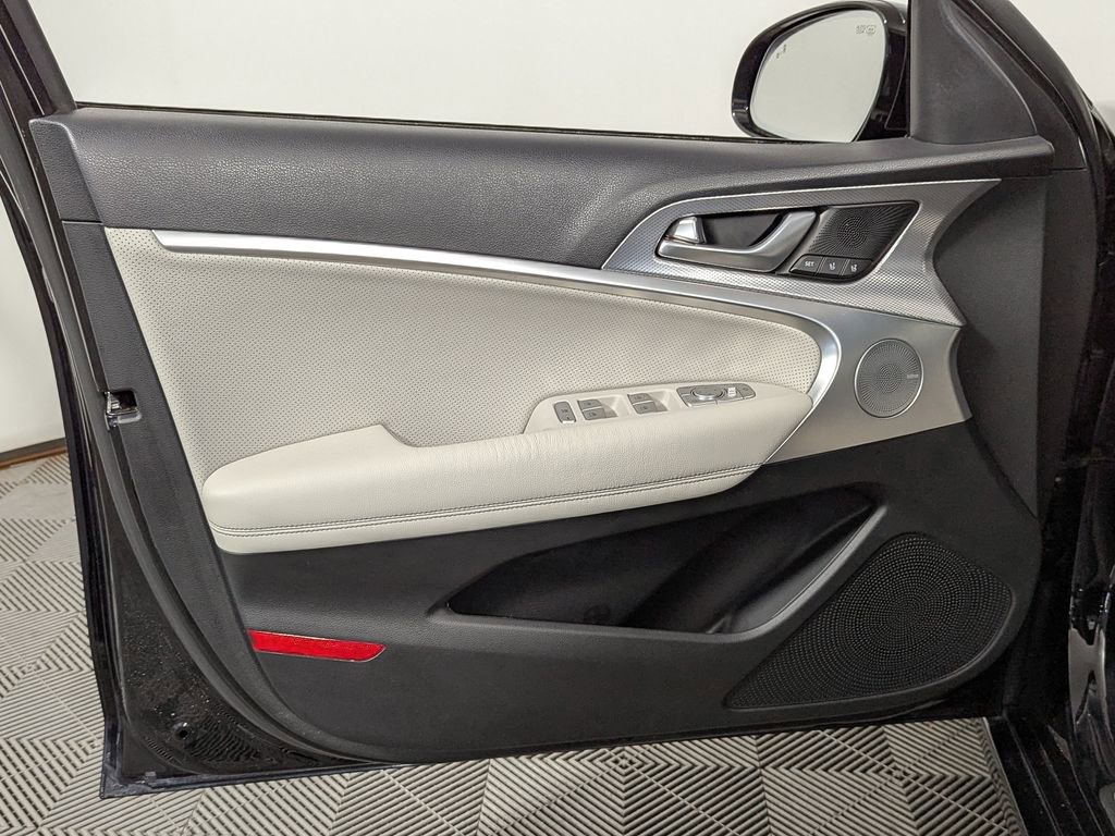 Used 2022 Genesis G70 2.0T w/ Prestige Package RWD image 13