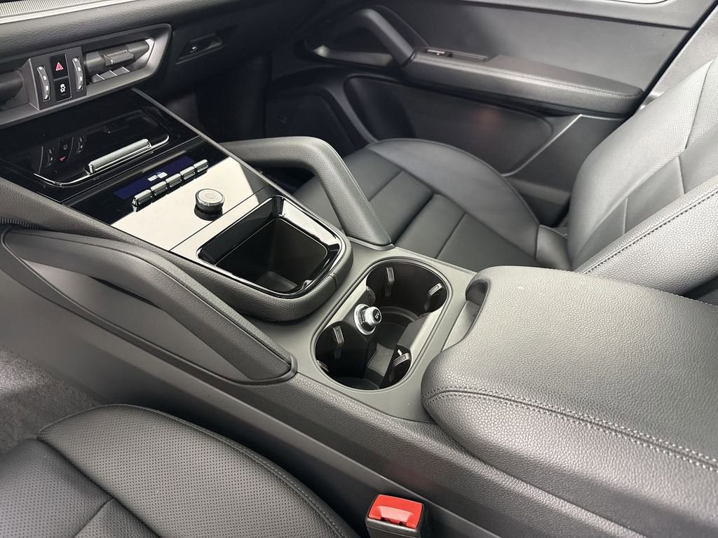 Certified 2025 Porsche Cayenne image 31