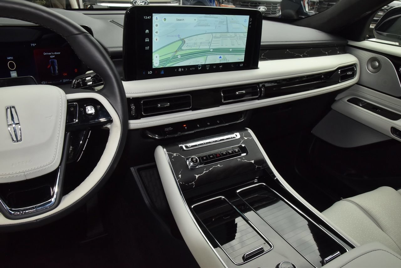 Used 2025 Lincoln Aviator Black Label AWD/4WD image 29