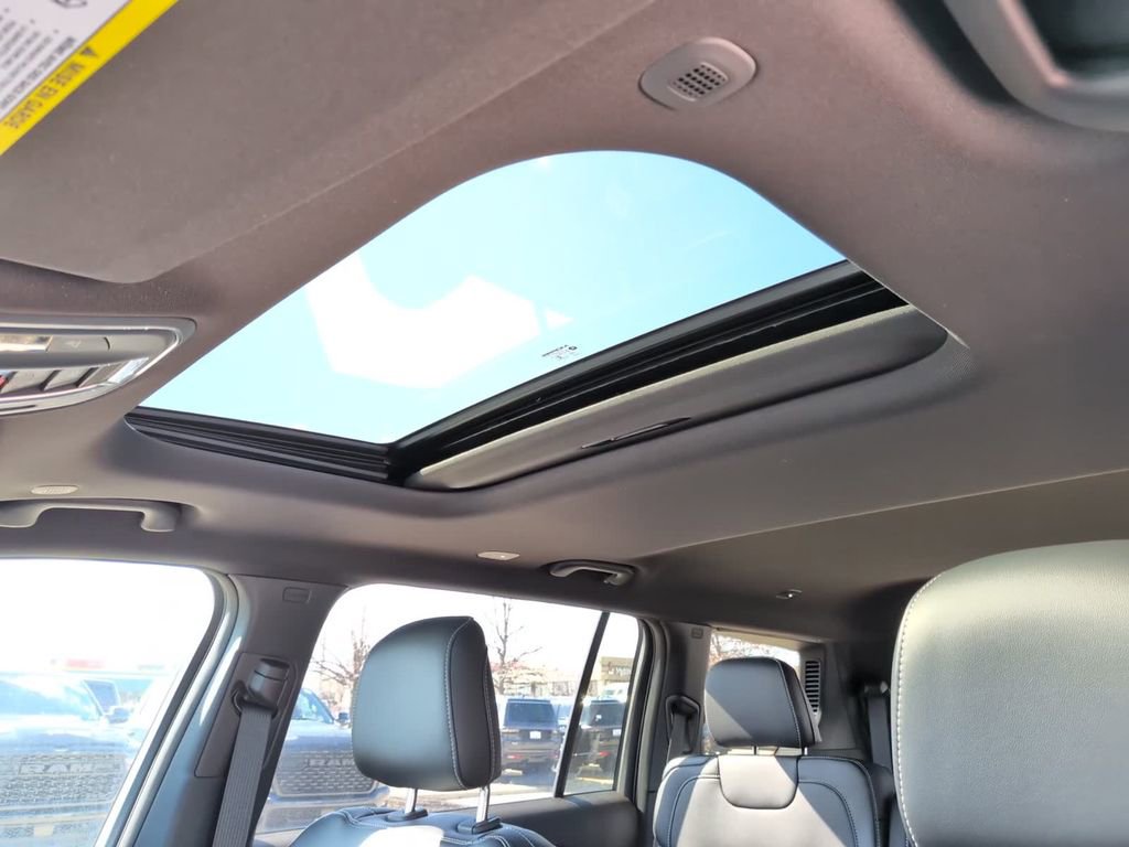 New 2025 Jeep Grand Cherokee L Altitude image 30