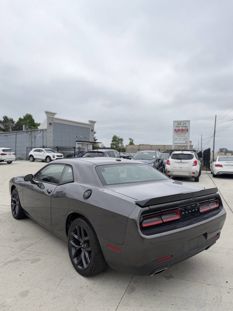 Used 2019 Dodge Challenger SXT w/ Blacktop Package RWD image 5