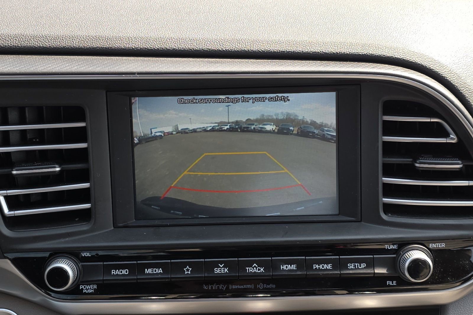 Used 2019 Hyundai Elantra Limited image 18