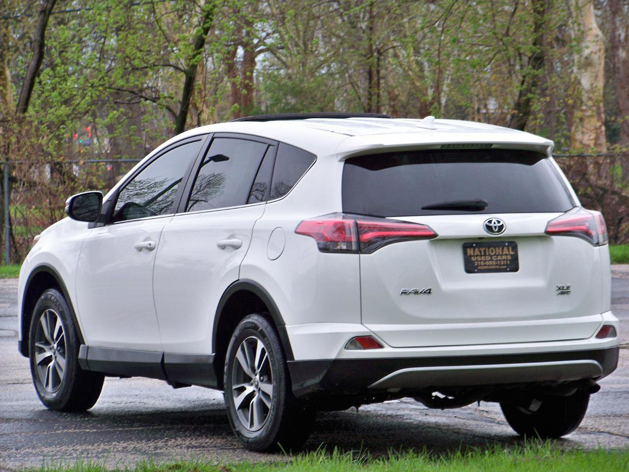 Used 2018 Toyota RAV4 XLE image 7