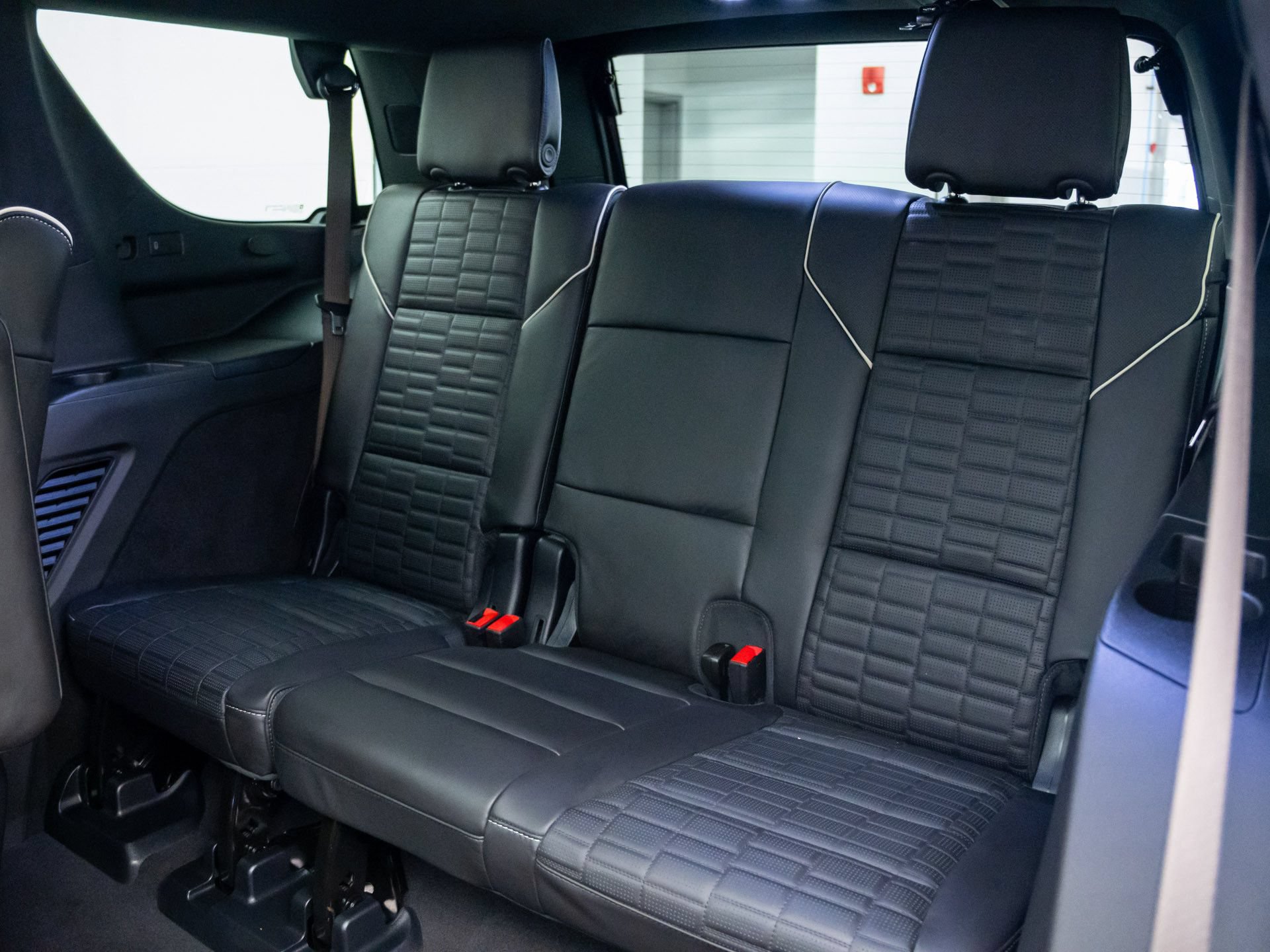 Certified 2025 Cadillac Escalade V w/ LPO, ONYX Package AWD/4WD image 21