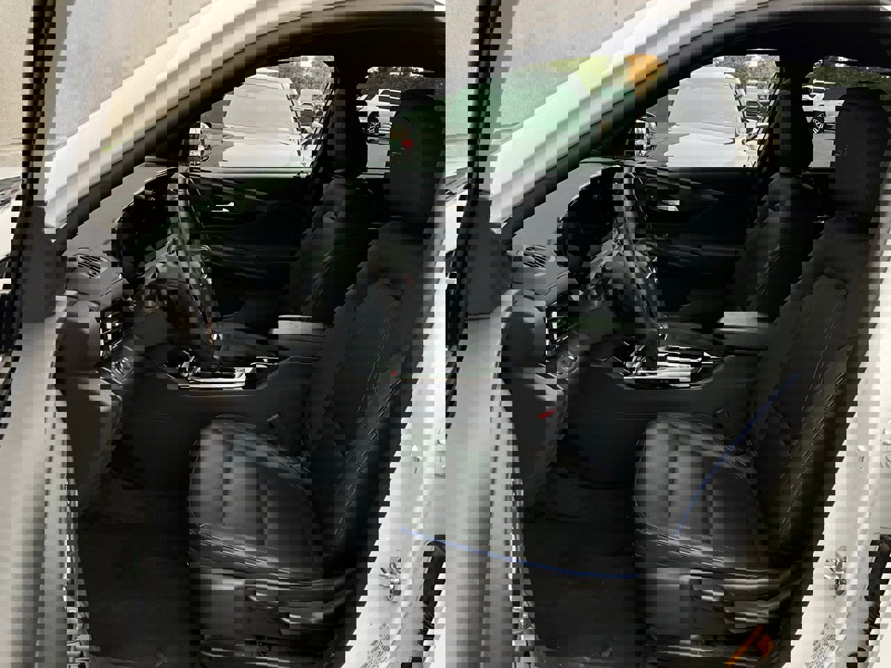 Used 2025 Buick Envista Sport Touring image 10