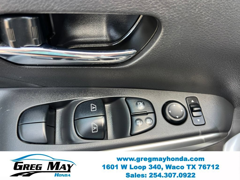 Used 2019 Nissan Kicks SR w/ SR Premium Package FWD image 24