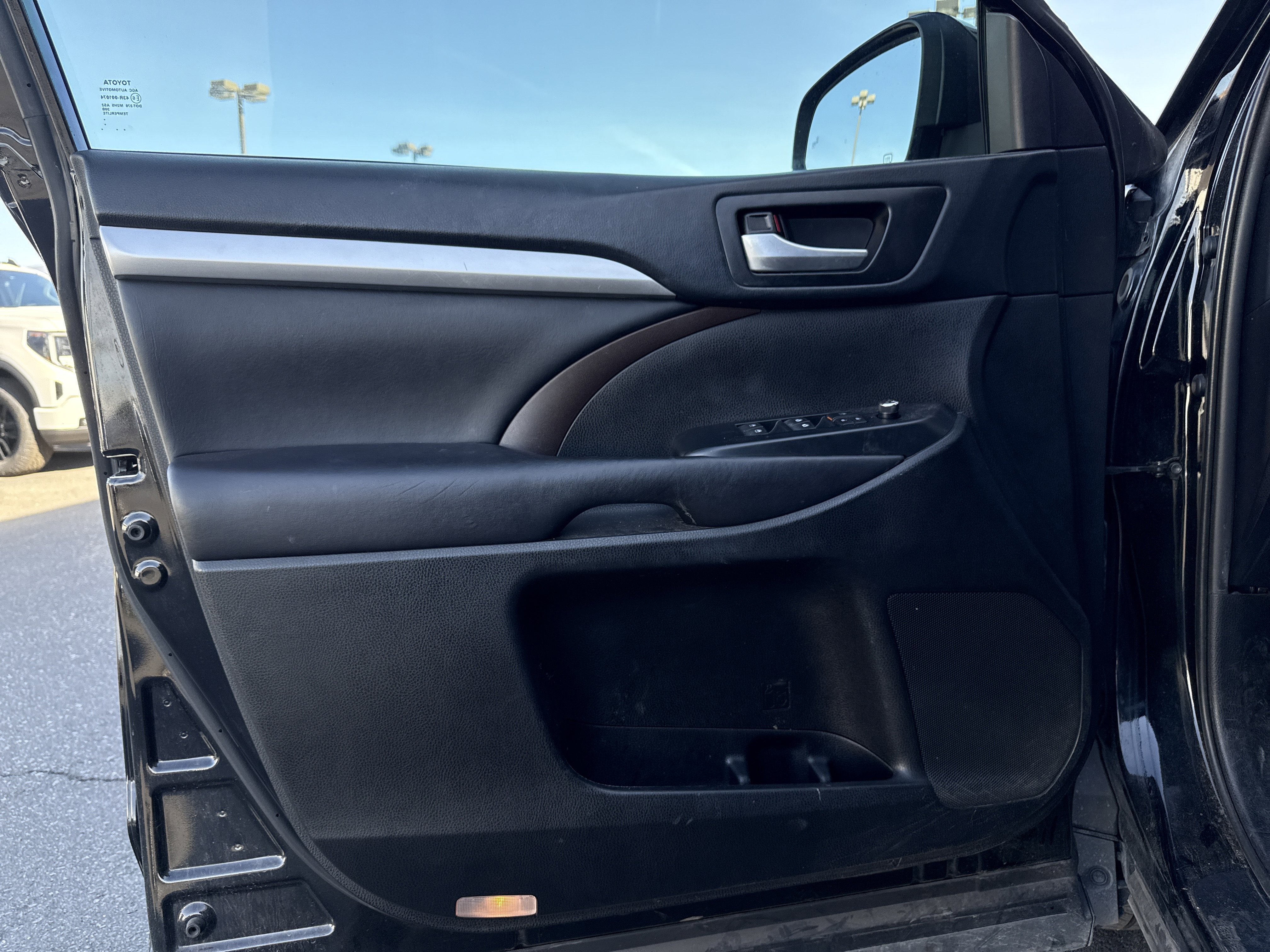 Used 2019 Toyota Highlander XLE image 10