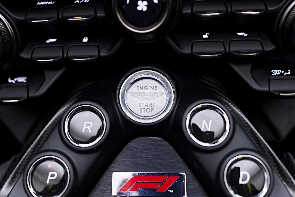 Used 2023 Aston Martin V8 Vantage Roadster image 71