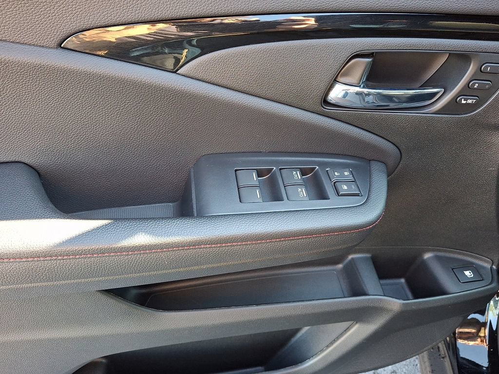 Used 2025 Honda Ridgeline Black Edition image 15