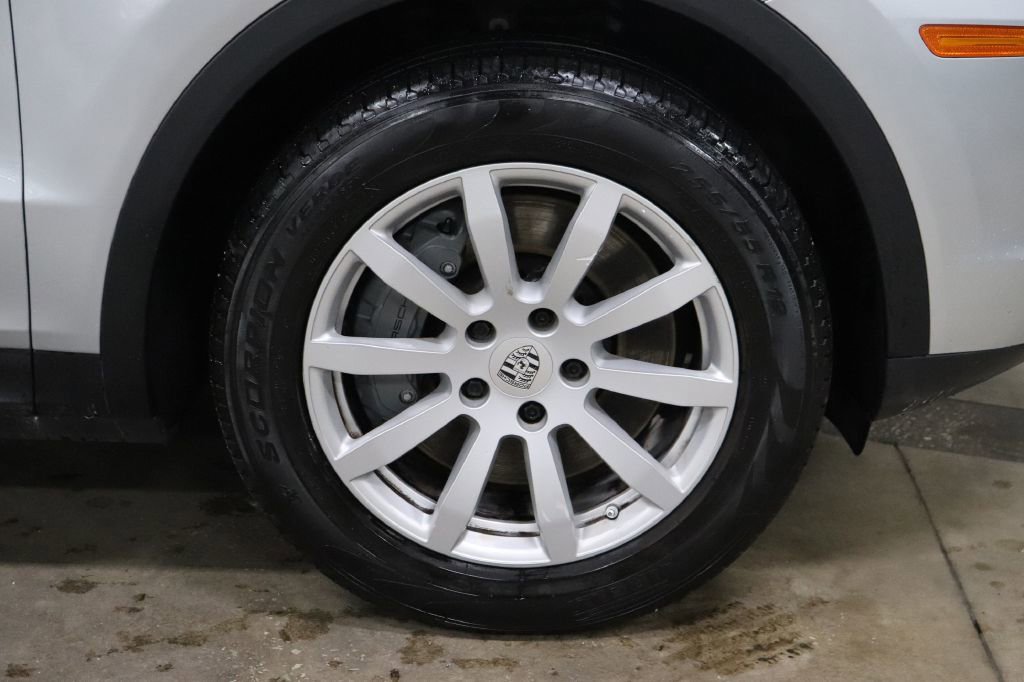 Used 2019 Porsche Cayenne S w/ Premium Plus Package image 29