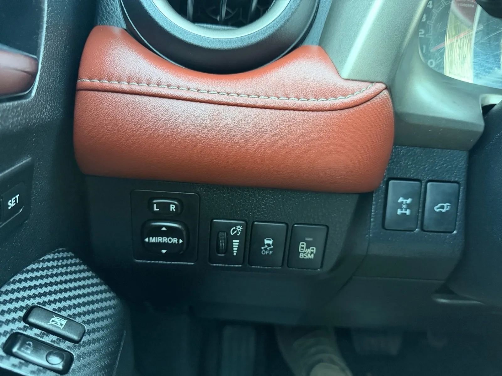 Used 2013 Toyota RAV4 Limited AWD/4WD image 16