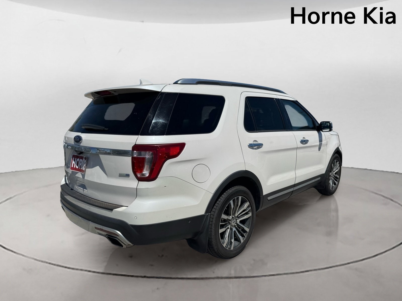 Used 2017 Ford Explorer Platinum AWD/4WD image 4