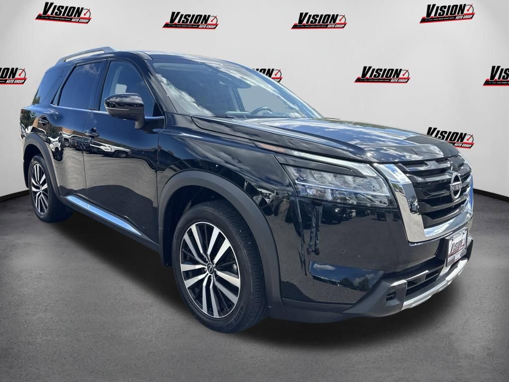 Certified 2024 Nissan Pathfinder Platinum AWD/4WD image 3