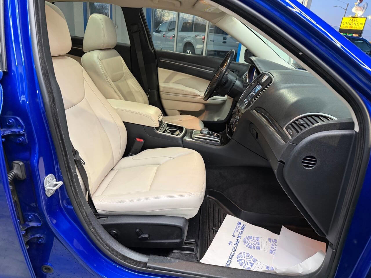 Used 2018 Chrysler 300 Touring L AWD/4WD image 21