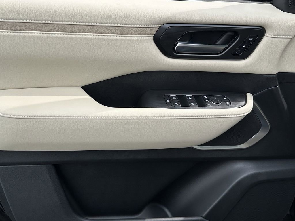 New 2025 Nissan Armada Platinum w/ Convenience Package image 12