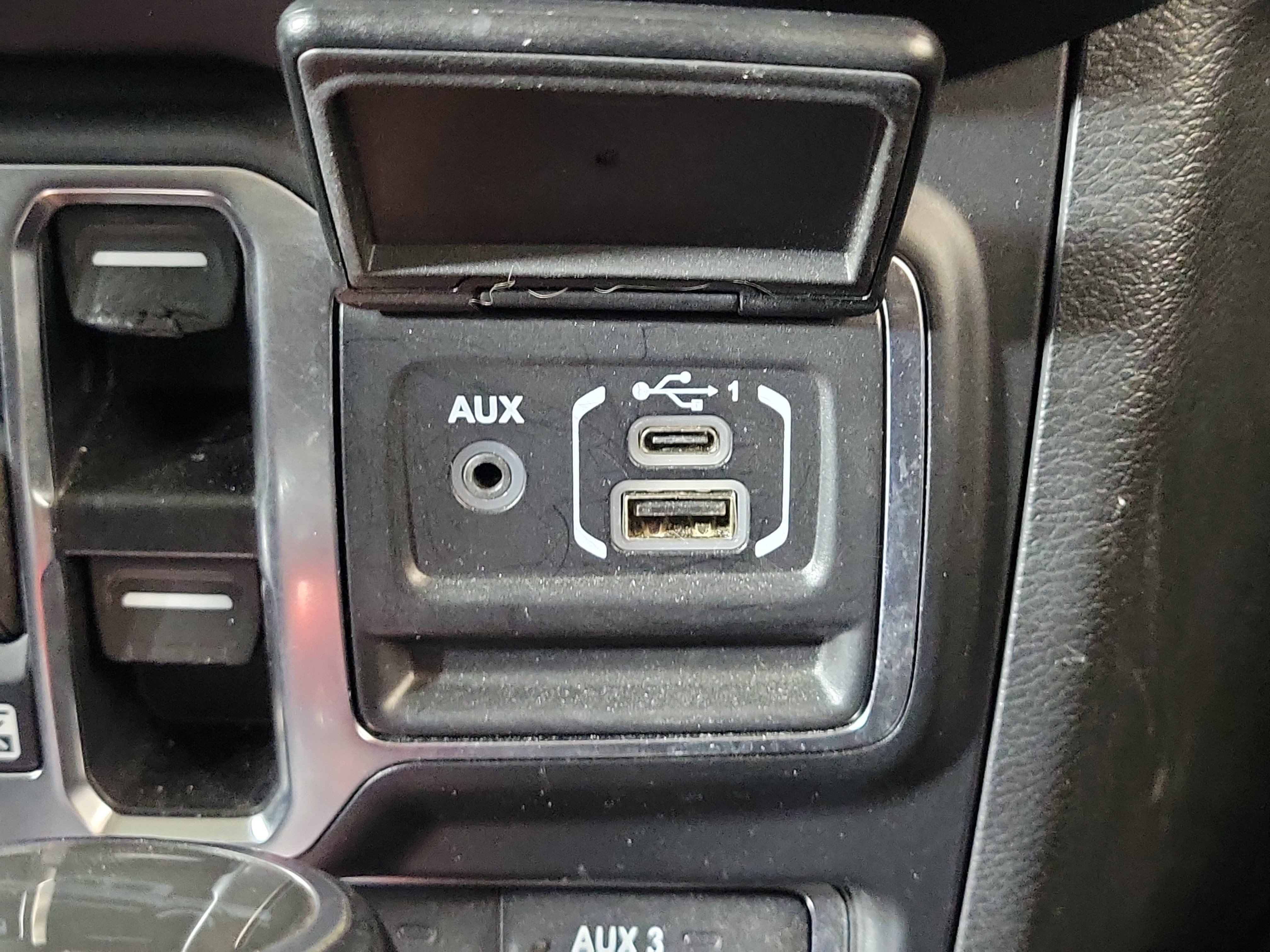 Used 2020 Jeep Gladiator Overland AWD/4WD image 22