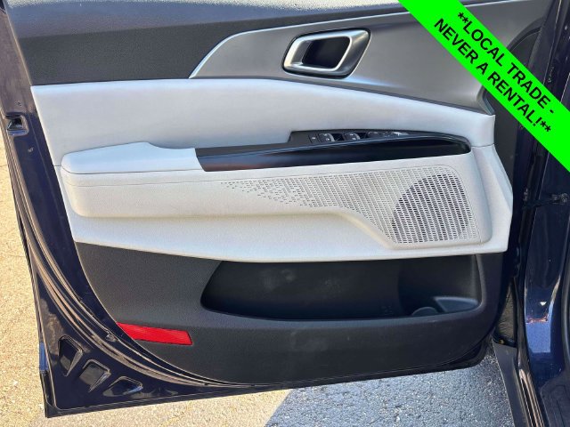 Used 2022 Kia Carnival LX FWD image 11