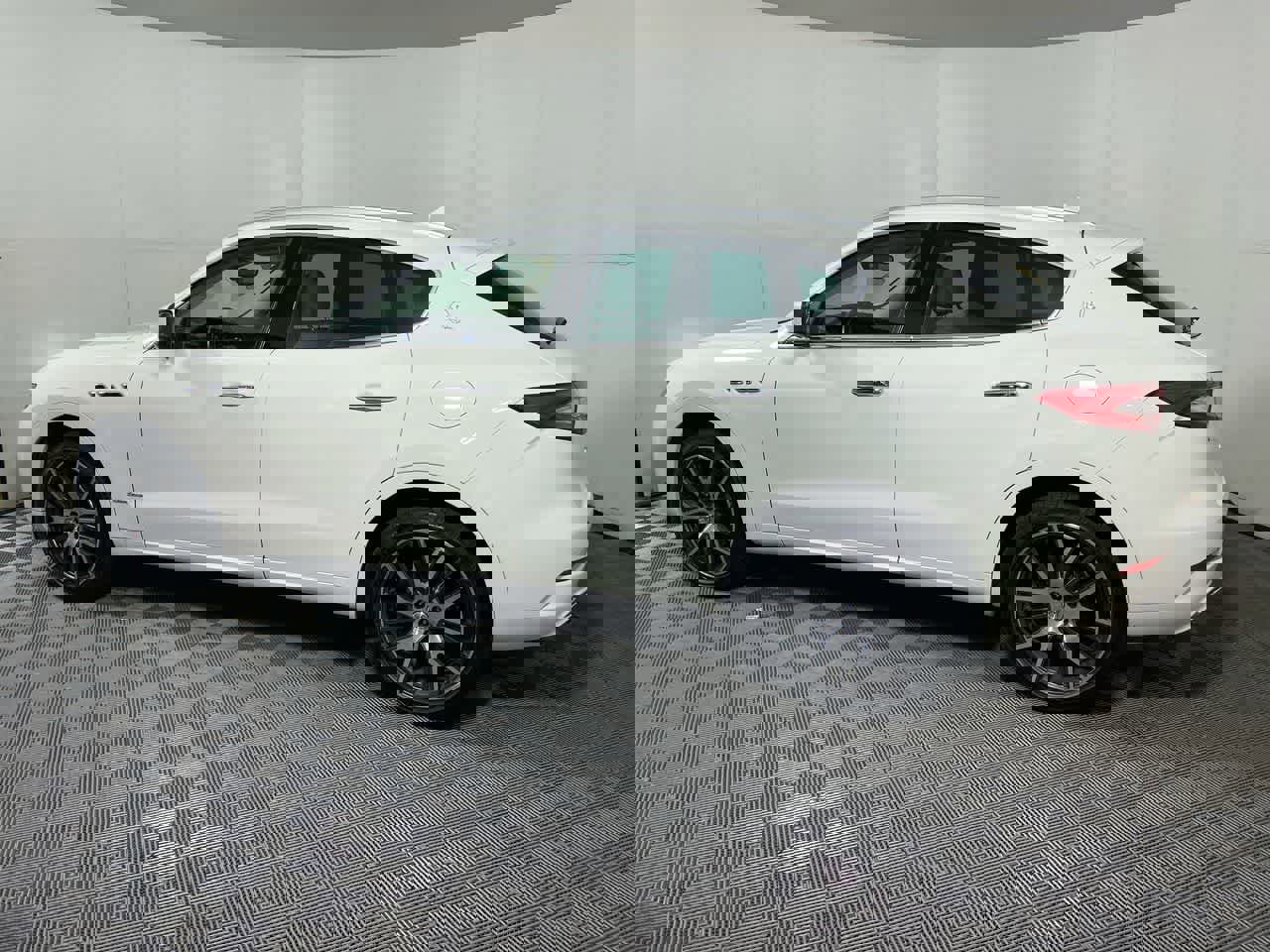 Used 2020 Maserati Levante GranLusso image 12