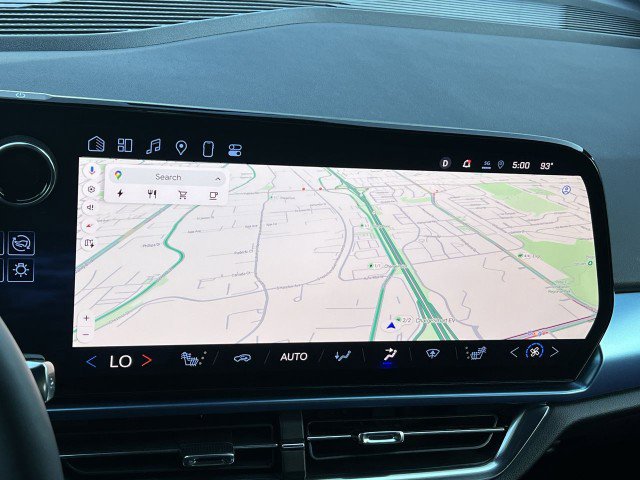 Used 2025 Chevrolet Equinox EV LT w/ Convenience Package image 14