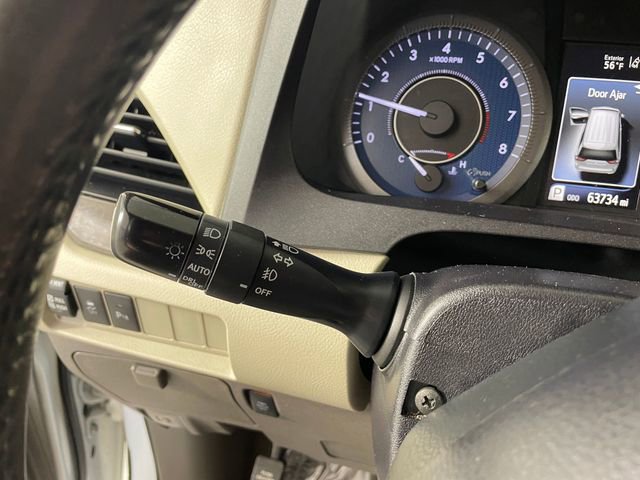 Used 2020 Toyota Sienna XLE w/ XLE Navigation Package FWD image 10