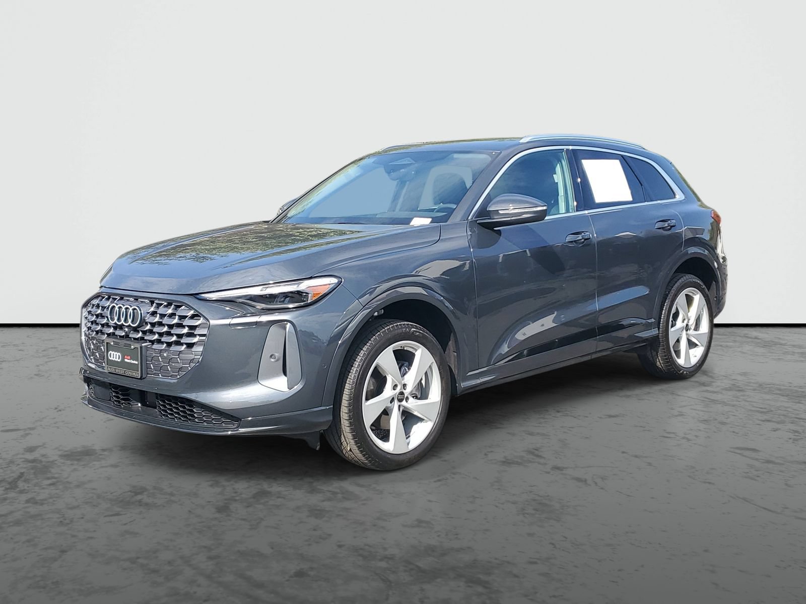 Used 2025 Audi Q5 Premium Plus w/ Premium Plus AWD/4WD image 2