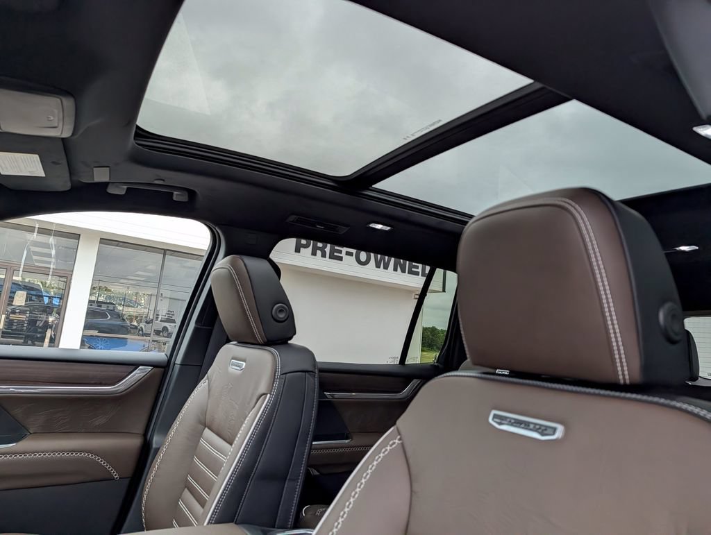 New 2026 GMC Acadia Denali Ultimate w/ LPO, Floor Liner Package AWD/4WD image 25