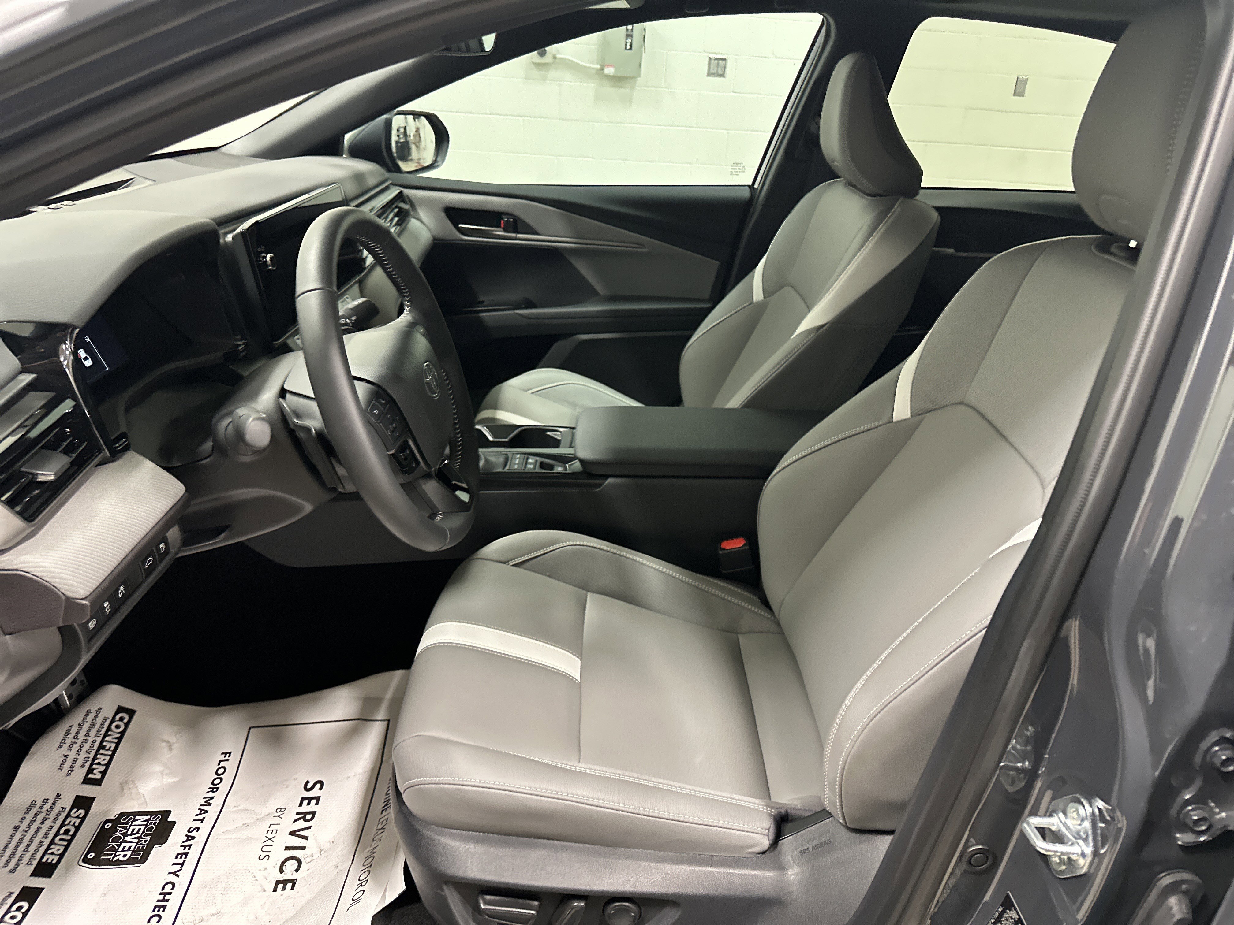 Used 2025 Toyota Camry SE image 17