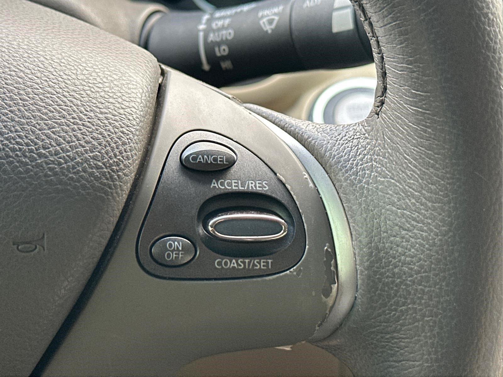 Used 2011 INFINITI M37 w/ Premium Pkg RWD image 22