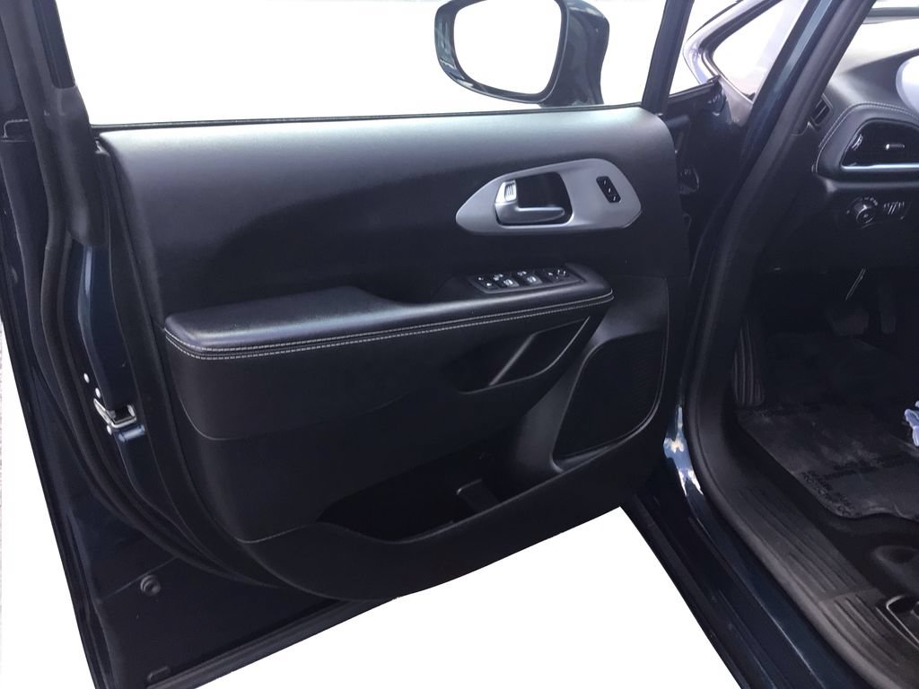 Used 2025 Chrysler Pacifica Limited FWD image 20