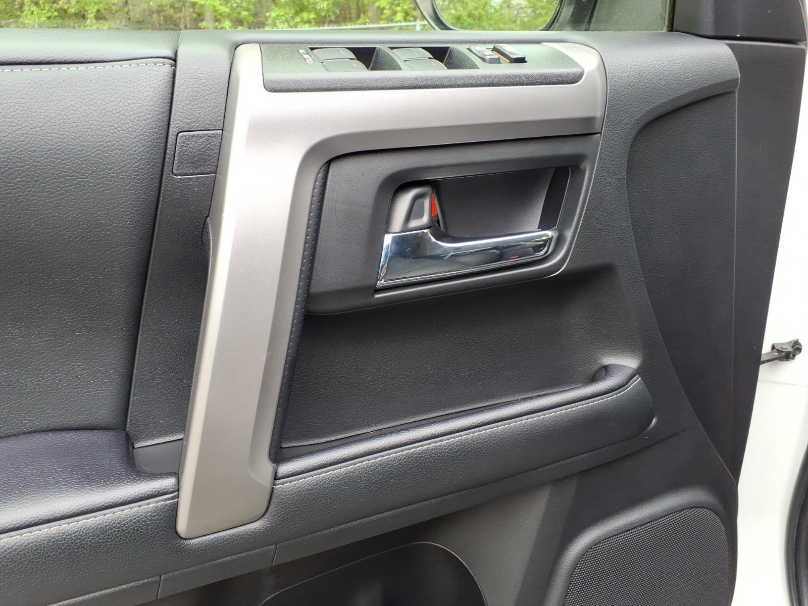 Used 2020 Toyota 4Runner SR5 Premium w/ Moonroof Package AWD/4WD image 7