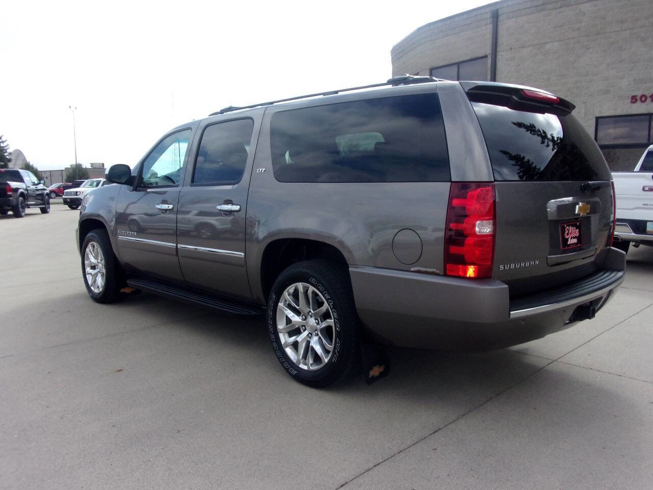 Used 2013 Chevrolet Suburban LTZ AWD/4WD image 8