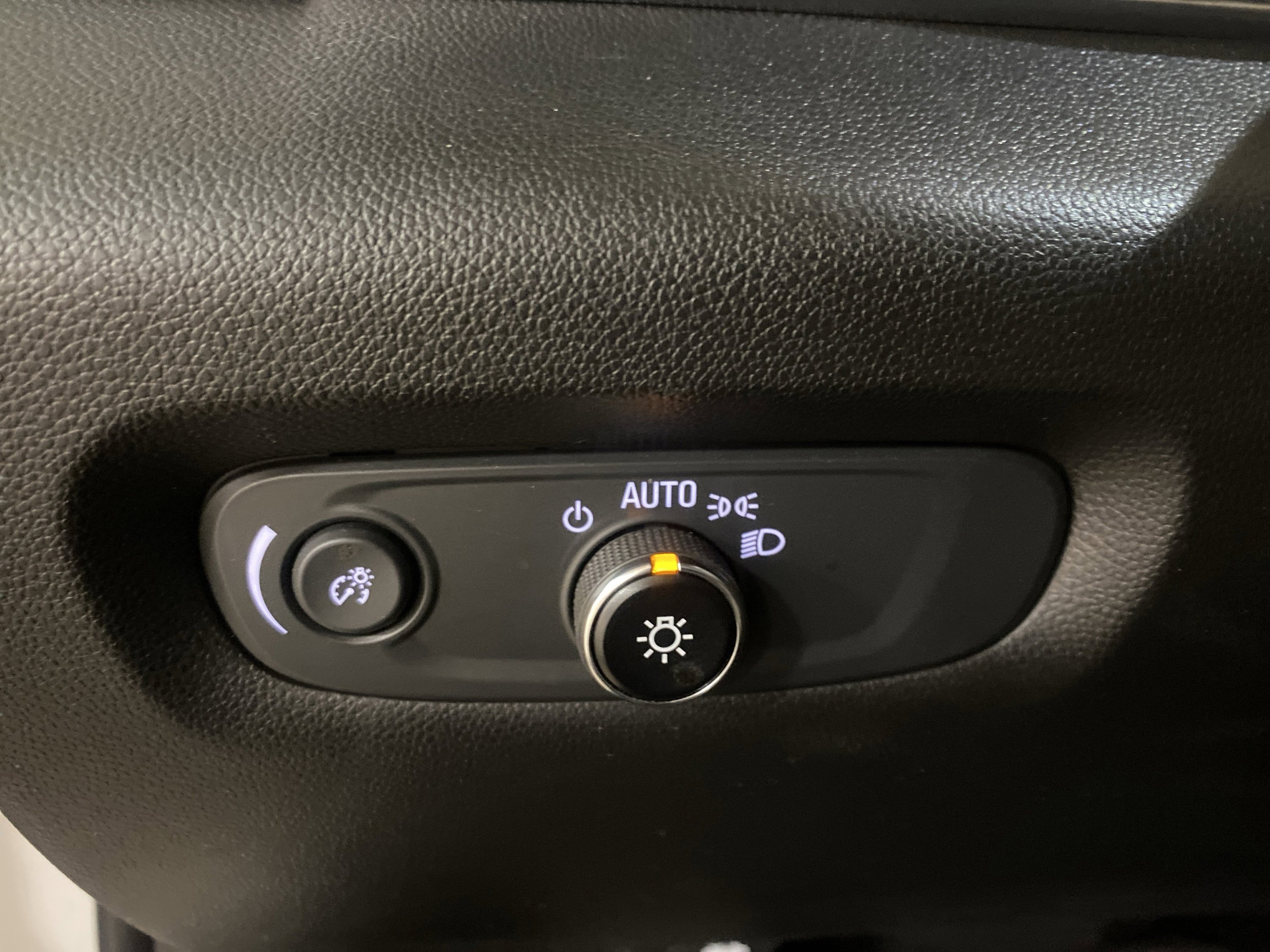 Used 2023 Chevrolet Traverse LS image 17