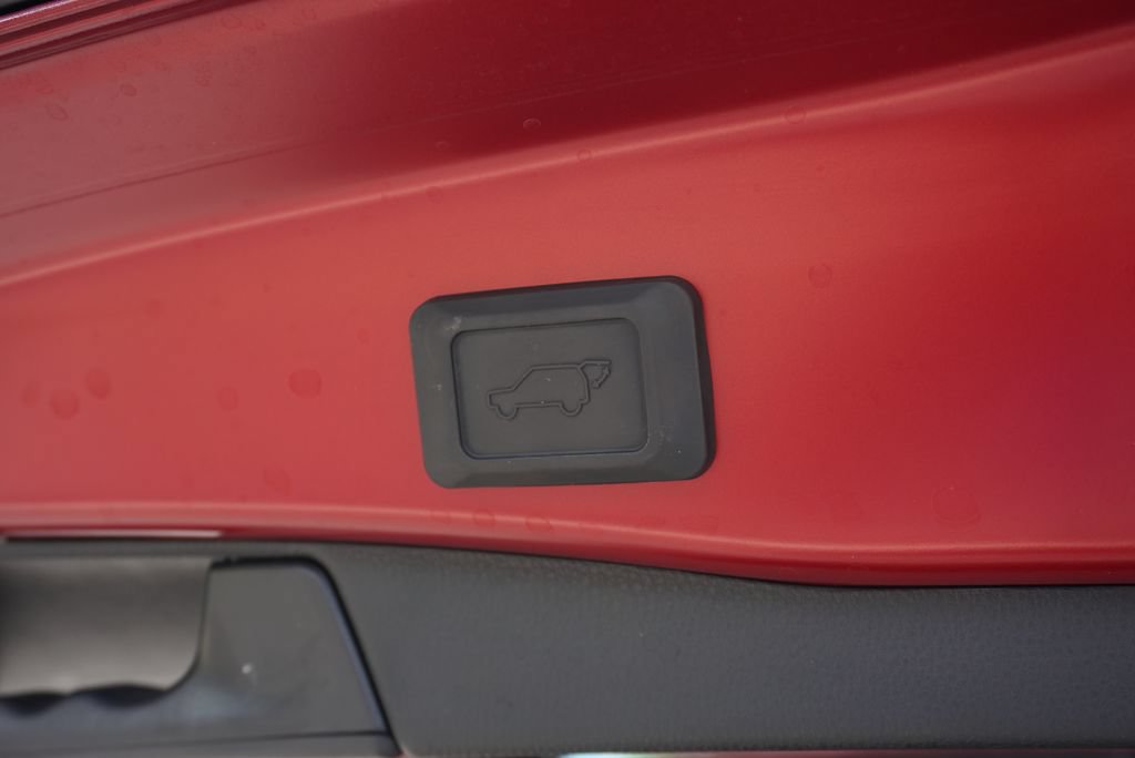 Used 2025 Toyota RAV4 XLE w/ Convenience Package FWD image 36