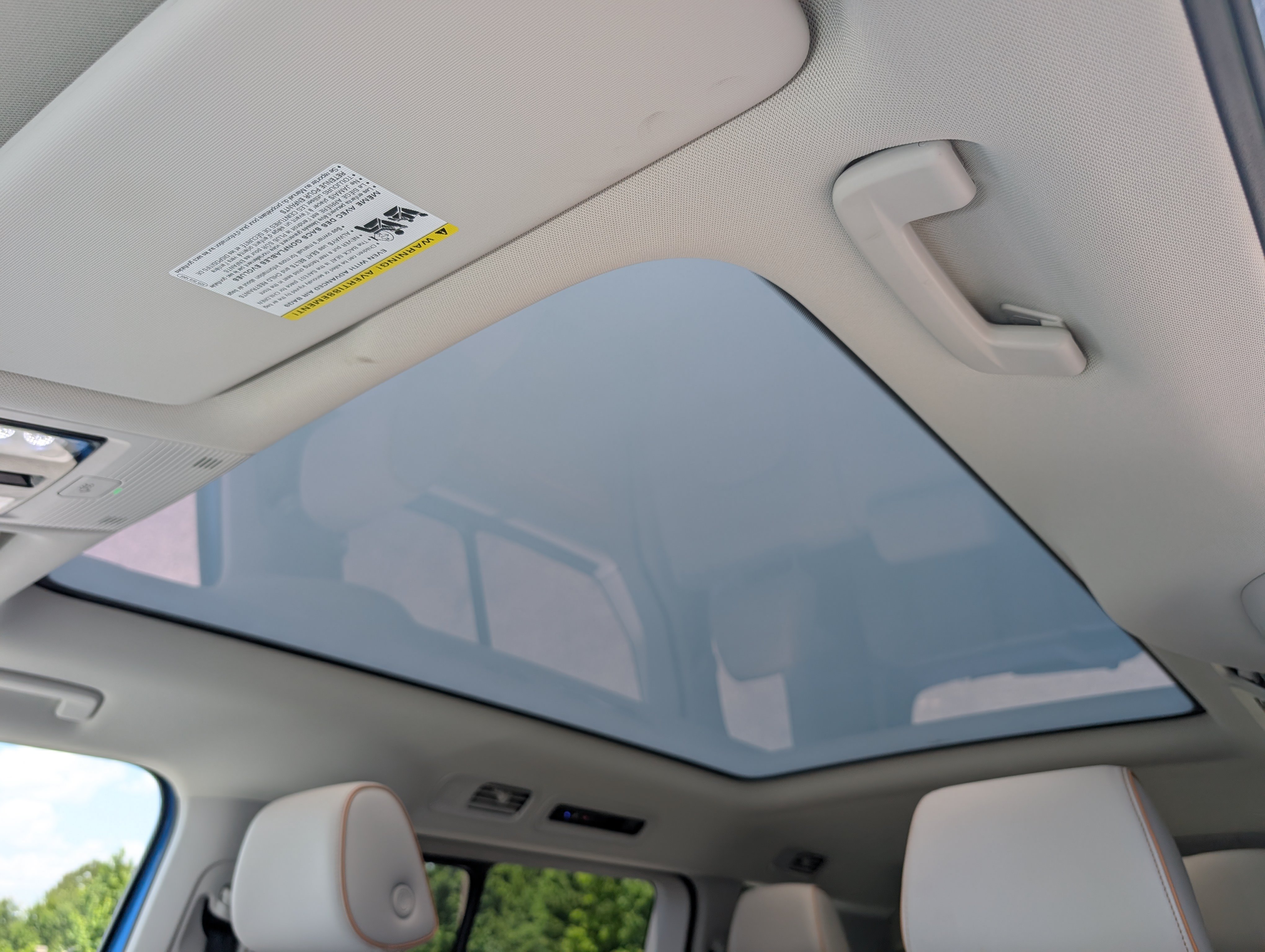 Used 2025 Volkswagen ID. Buzz Pro S Plus RWD image 15