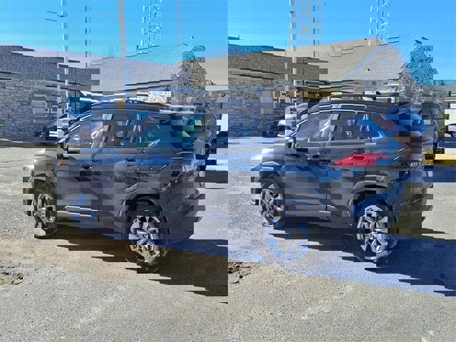 Used 2024 Toyota Corolla Cross LE image 3