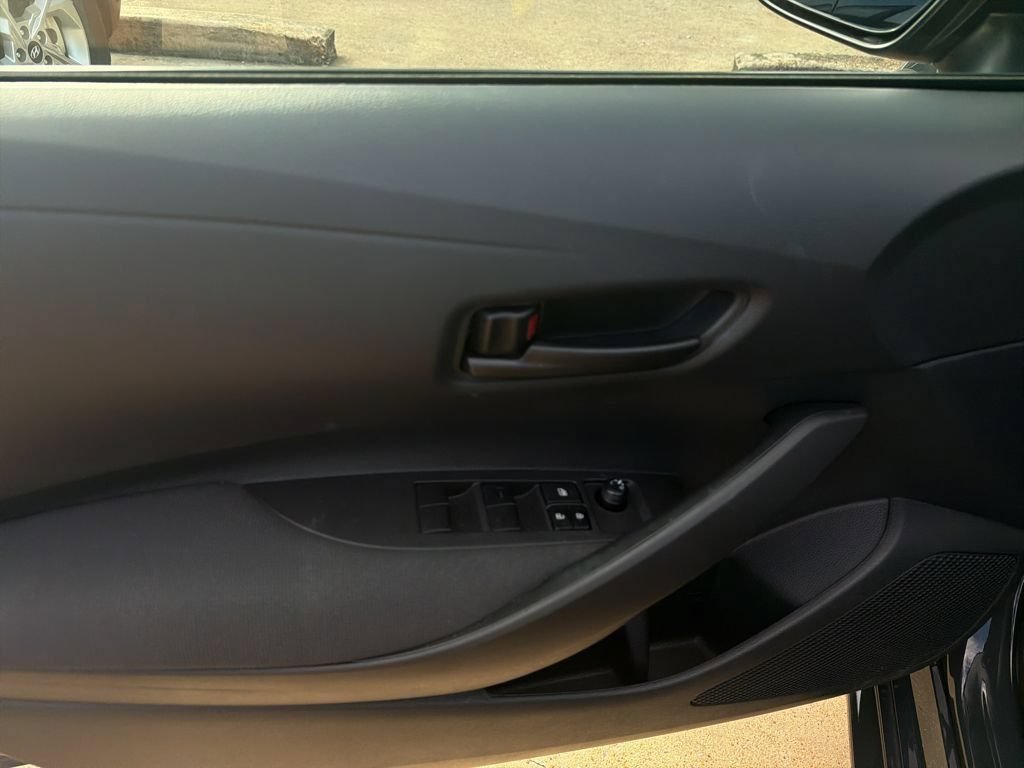 Used 2025 Toyota Corolla LE FWD image 10