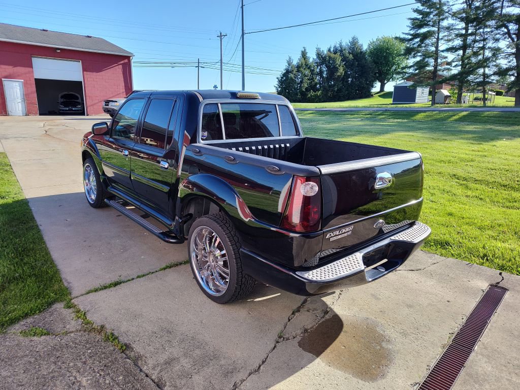 Used 2005 Ford Explorer Sport Trac 4x4 image 2