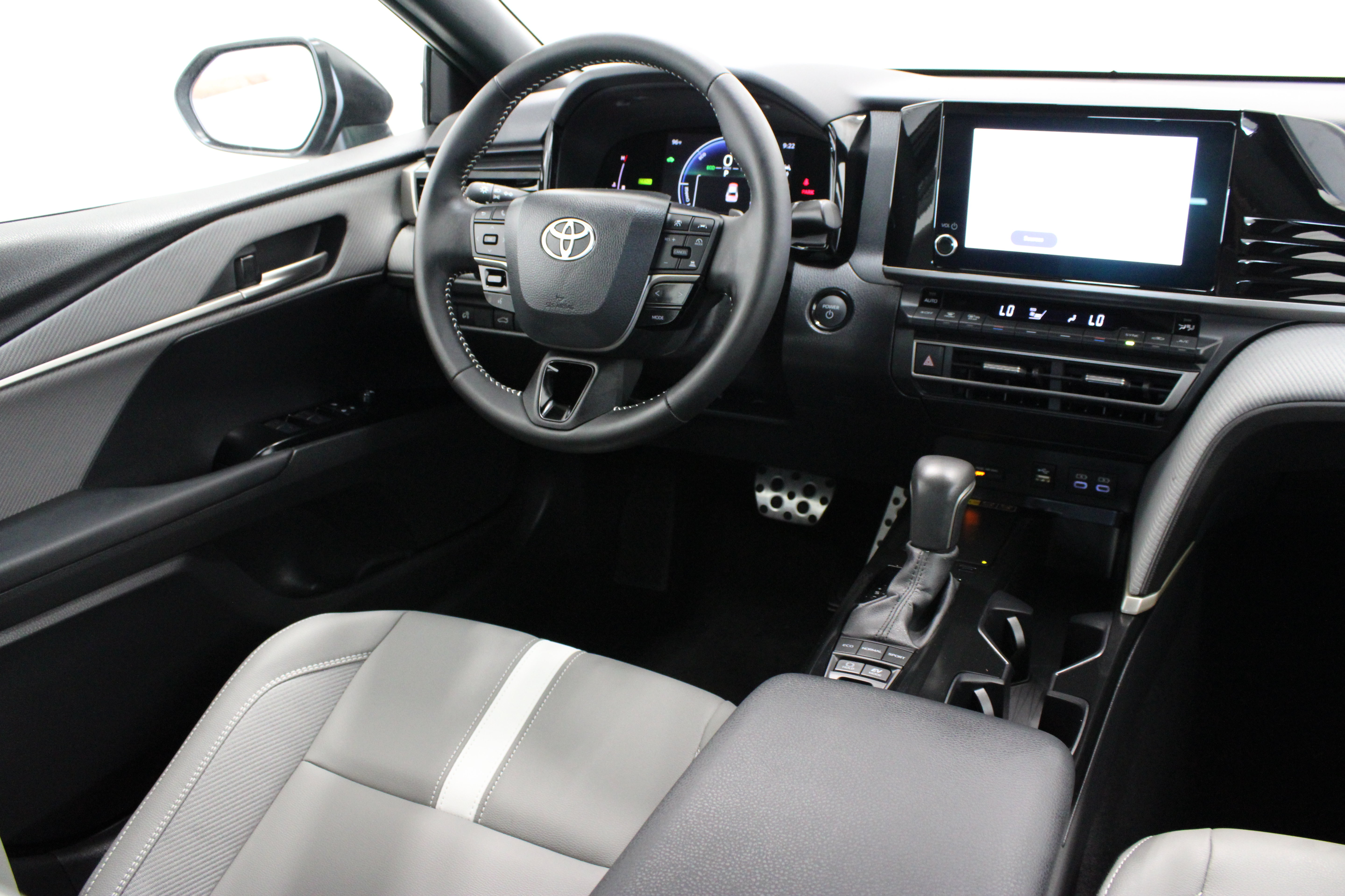 Used 2026 Toyota Camry SE FWD image 28