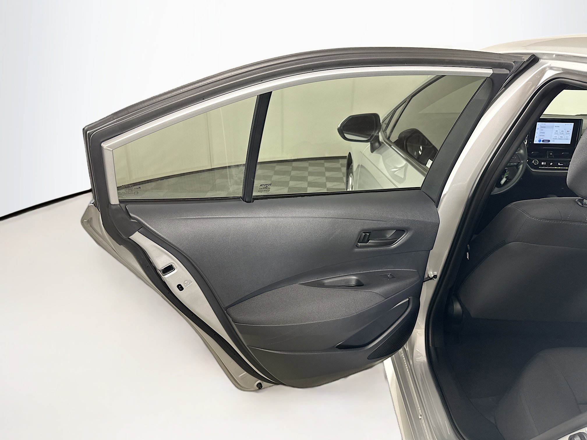 Used 2025 Toyota Corolla LE image 24