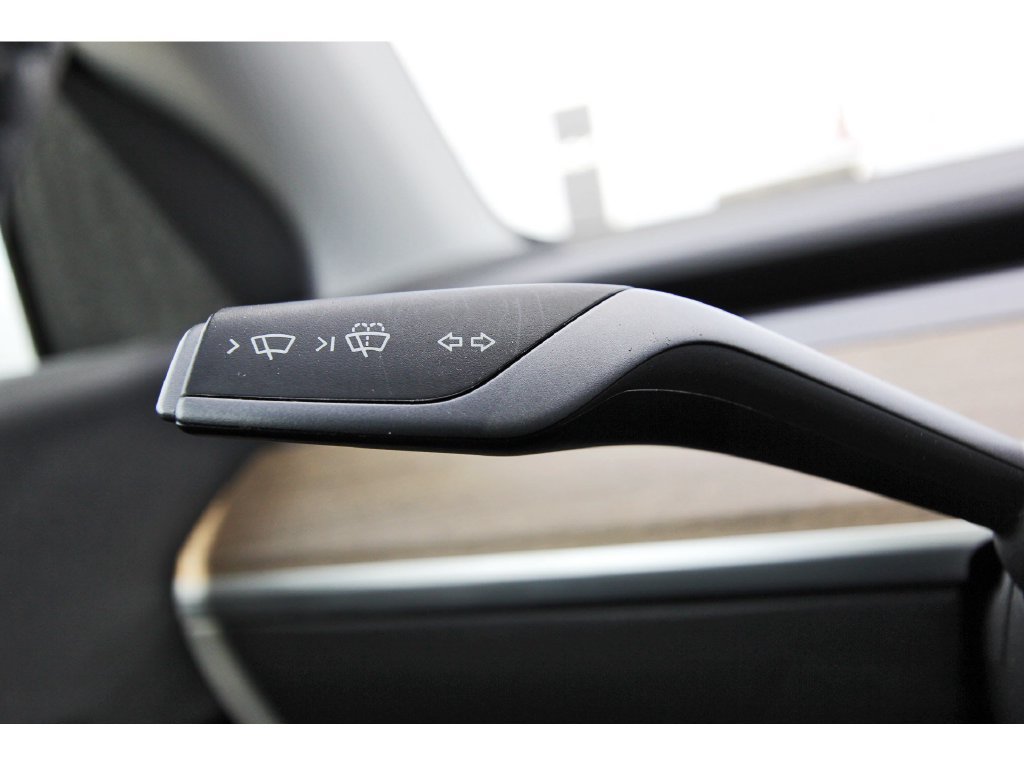 Used 2022 Tesla Model Y Performance AWD/4WD image 16