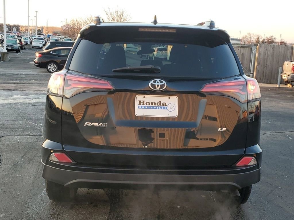 Used 2018 Toyota RAV4 LE image 6