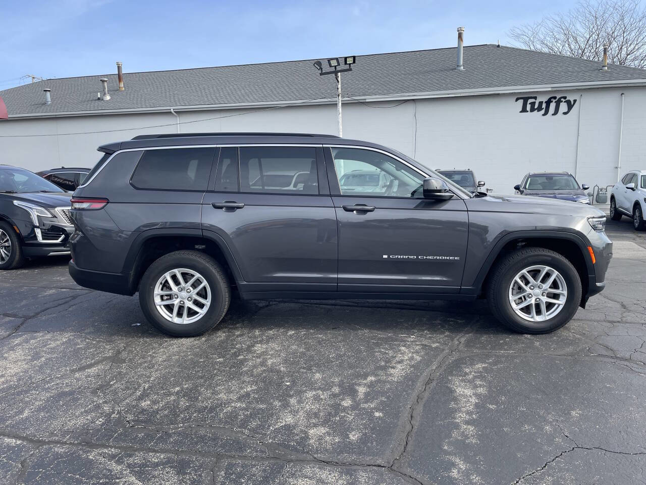 Used 2024 Jeep Grand Cherokee L Laredo w/ Luxury Tech Group I AWD/4WD image 10