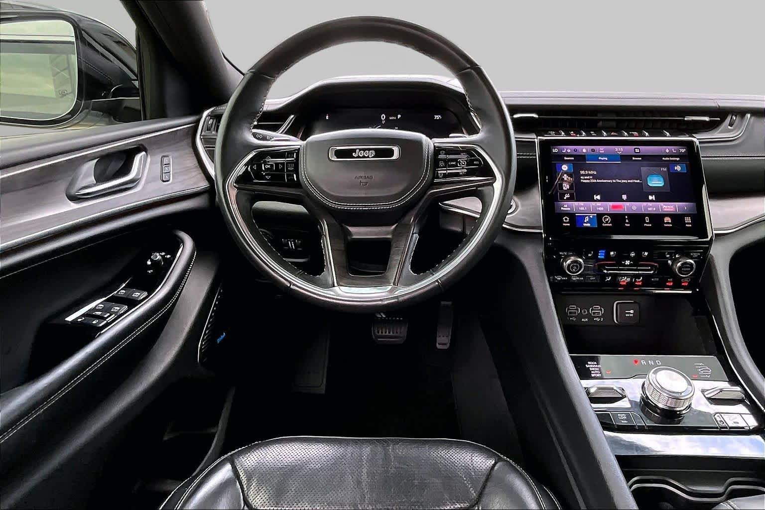 Used 2022 Jeep Grand Cherokee Overland AWD/4WD image 6