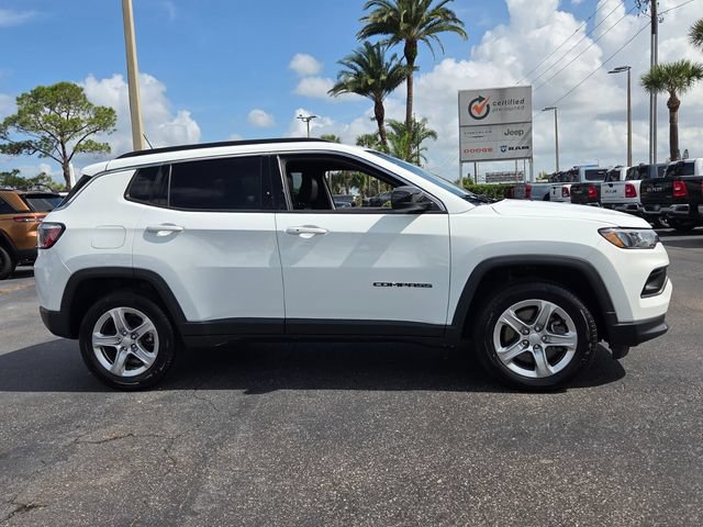 Certified 2024 Jeep Compass Latitude AWD/4WD image 8